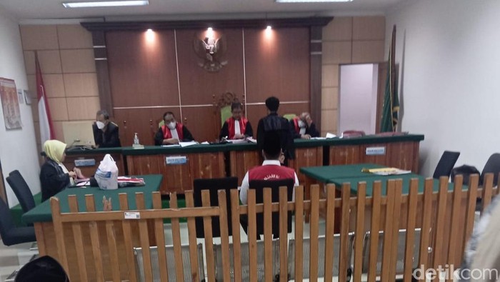 Dua Mahasiswa di Banten didakwa melakukan perusakan pos lalu lintas Ciceri, Kota Serang. (Aris/detikcom)