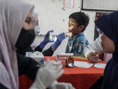 Edukasi Kesehatan Gigi, Siswa SD di Solo Antusias Diperiksa Dokter