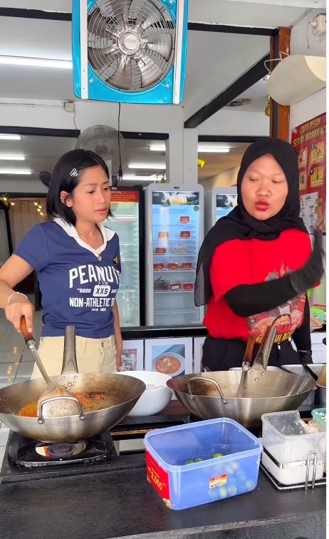 Viral di Bandung! Kini Ada Kreasi Seblak Dingin Pakai Es Batu