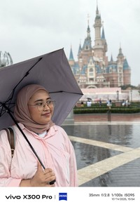 Hasil foto Vivo X300 Pro di Disneyland Shanghai