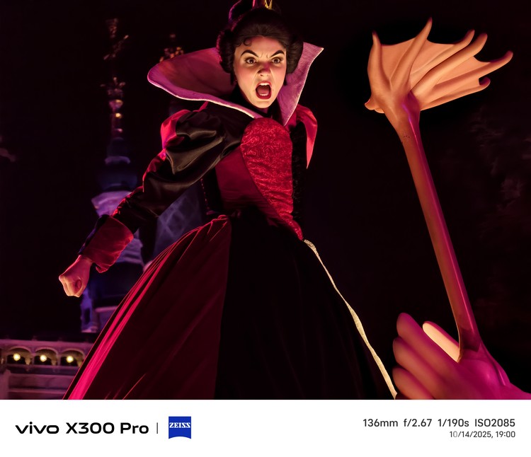 Hasil foto Vivo X300 Pro di Disneyland Shanghai