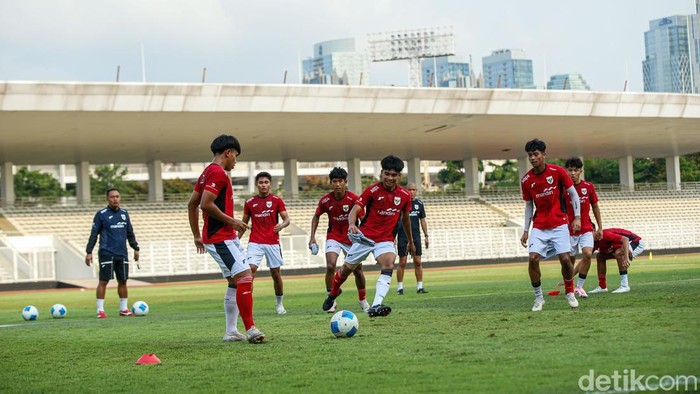 Hitung mundur menuju Piala Dunia U-17 2025 resmi dimulai! Timnas Indonesia U-17 tengah mematangkan persiapan jelang berlaga di ajang bergengsi tersebut yang akan digelar pada 3–27 November 2025 di Qatar.