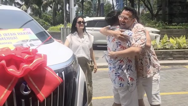 Irfan Hakim Sujud Syukur, Ultah ke-50 Dapat Mobil Mewah dari Raffi Ahmad