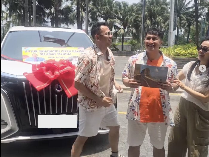 Irfan Hakim Irfan Hakim dapat kejutan hadiah ulang tahun sebuah mobil dari Raffi Ahmad.