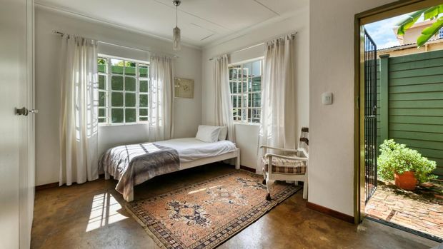 Kamar tidur dengan karpet. Kamar tidur dengan karpet.