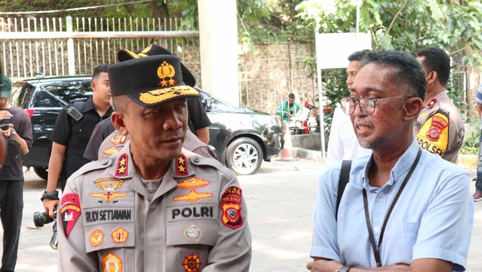 Kapolda Jabar saat mendatangi Bandung Zoo