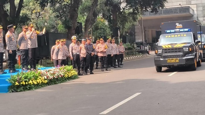 Kapolda Metro Jaya menyerahkan secara simbolis mobil patroli Pamapta (Kurniawan/detikcom)
