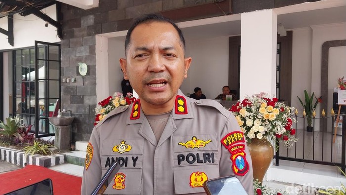 Kapolres Batu AKBP Andi Yudha Pranata saat ditemui awak media