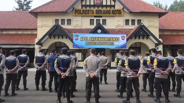 Kapolresta Serang Kota Kombes Yudha Satria mengumpulkan seluruh Bhabinkamtibmas dari jajaran Polsek. (dok.istimewa)