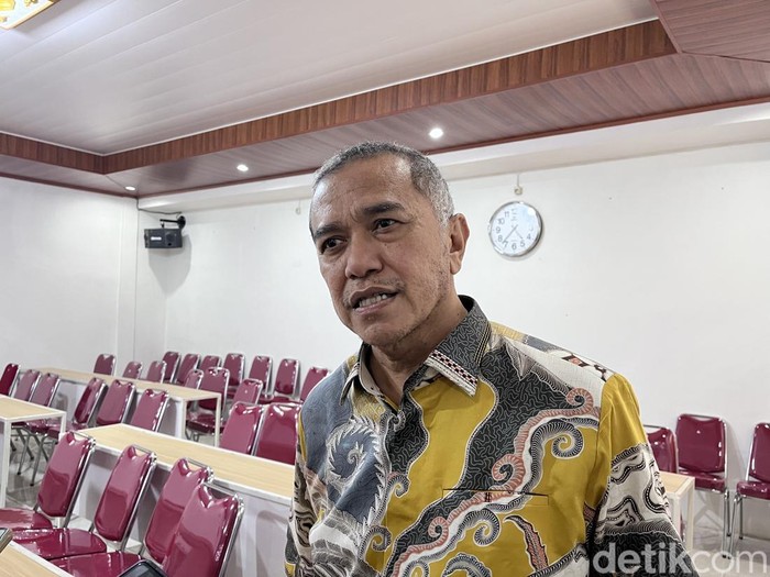 Ketua DPD Golkar DIY, Singgih Januratmoko, di kantor DPD Golkar DIY, Kotabaru, Kota Jogja, Rabu (15/20/2025).