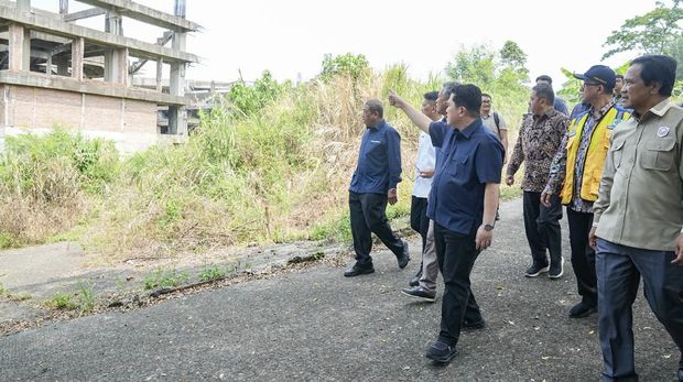 Menteri Pemuda dan Olahraga Republik Indonesia (Menpora RI) Erick Thohir terus melakukan evaluasi terhadap aset-aset yang dimiliki Kemenpora. Setelah sebelumnya meninjau Pusat Pelatihan Nasional di Cibubur, kali ini Menpora Erick meninjau P3SON (Pusat Pendidikan, Pelatihan dan Sekolah Olahraga Nasional) Hambalang, di Hambalang, Kabupaten Bogor, Jawa Barat, Rabu (15/10) pagi. (Tangkapan layar @erickthohir)