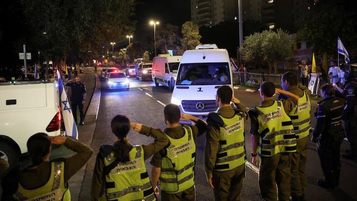 A convoy transporting the bodies of deceased hostages, kidnapped during the deadly October 7, 2023 attack by Hamas, arrives at Abu Kabir forensic centre, as part of a prisoner-hostage swap and a ceasefire deal between Israel and Hamas, in Tel Aviv, Israel October 15, 2025. REUTERS/Stoyan Nenov Purchase Licensing Rights