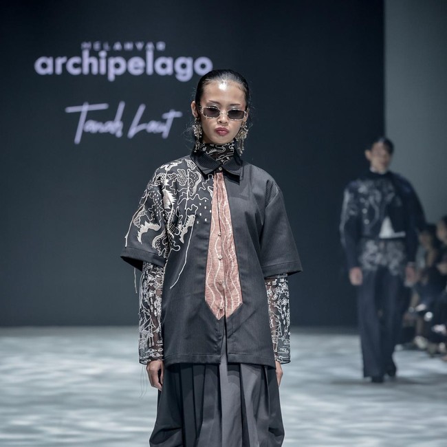 Foto: Koleksi Baju Mel Ahyar Archipelago Tanah Laut, Angkat Wastra Kalsel