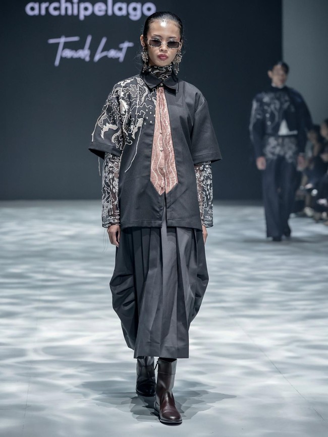 Foto: Koleksi Baju Mel Ahyar Archipelago Tanah Laut, Angkat Wastra Kalsel