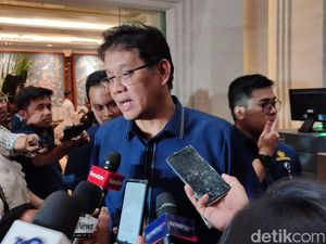 Purbaya Bersikeras Utang Kereta Cepat Tanpa APBN, Minta Danantara Turun Tangan