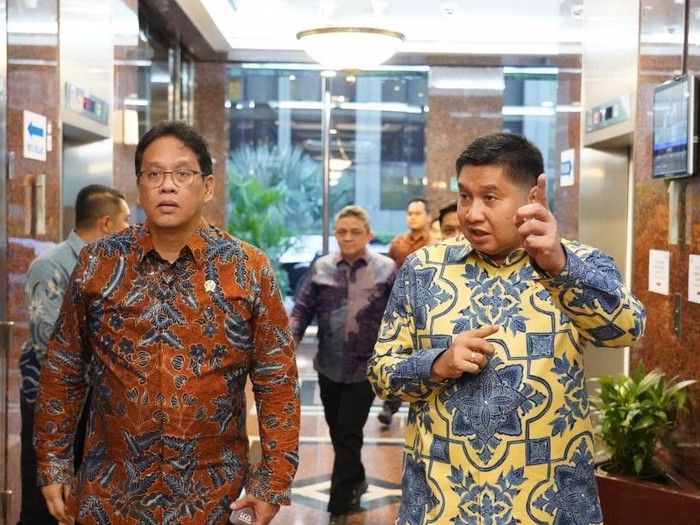 Menteri Keuangan Purbaya Yudhi Sadewa bertemu dengan Menteri Perumahan dan Kawasan Permukiman (PKP) Maruarar Sirait/Dok Kementerian Perumahan dan Kawasan Permukiman Menteri Keuangan Purbaya Yudhi Sadewa bertemu dengan Menteri Perumahan dan Kawasan Permukiman (PKP) pada Senin (14/10/2025).
