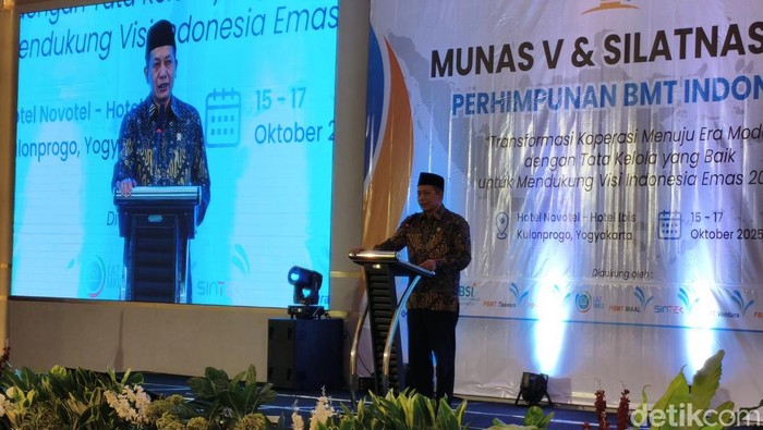 Menteri Koperasi, Ferry Juliantono saat menghadiri Munas V & Silatnas 2025 perhimpunan BMT Indonesia di Kulon Progo, pada Rabu (15/10/2025).