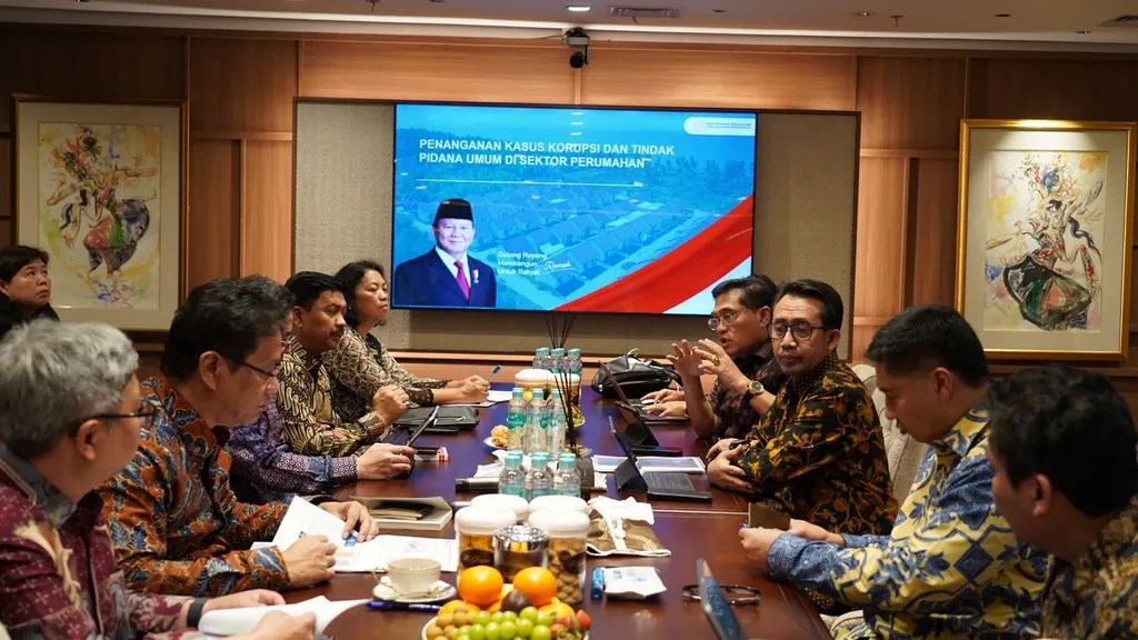 Menteri Perumahan dan Kawasan Permukiman (PKP) Maruarar Sirait (Ara) bersama Menteri Keuangan Purbaya Yudhi Sadewa melakukan pertemuan di Kantor Menteri PKP, Jakarta, Selasa (14/10/2025). (Dok. Kementerian PKP.)