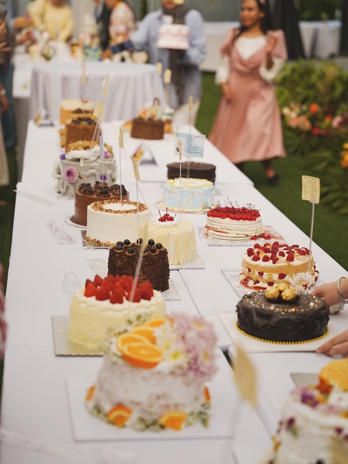 Meriah! Hesti Purwadinata Sukses Gelar Piknik Kue Dihadiri para Artis Meriah! Hesti Purwadinata Sukses Gelar Piknik Kue Dihadiri para Artis