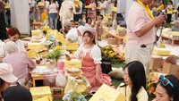 Acara ini diikuti oleh 400 peserta. Mereka diminta membawa cake atau kue yang nantinya bisa dicicipi bersama-sama. Foto: Instagram @hestipurwadinata