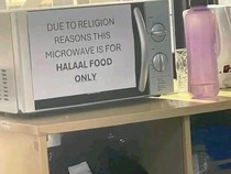 Viral Microwave Khusus Makanan Halal di Kantor, Netizen Beri Reaksi Beragam