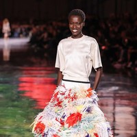 Ukir Sejarah di Show Chanel, Awar Odhiang Disebut Jadi Model Termahal di Dunia