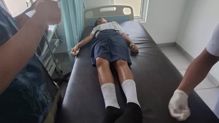 Murid SMPN 1 Laguboti di Kabupaten Toba dilarikan ke rumah sakit usai keracunan MBG. (Foto: Dinas Kesehatan Toba) Murid SMPN 1 Laguboti di Kabupaten Toba dilarikan ke rumah sakit usai keracunan MBG. (Foto: Dinas Kesehatan Toba)