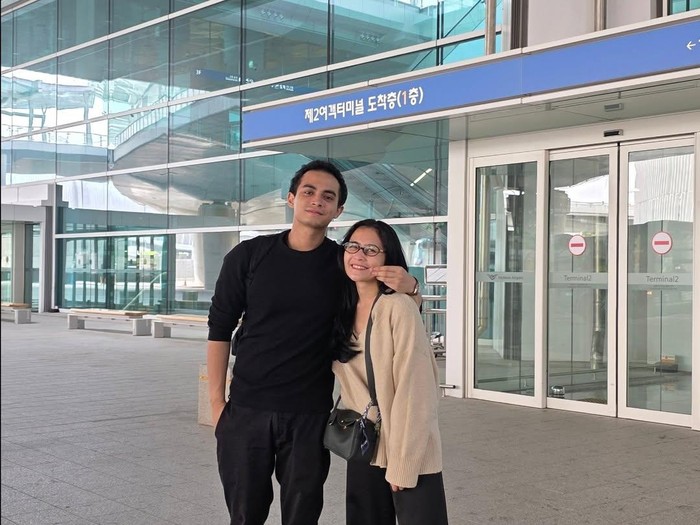 Omara Esteghlal dan Prilly Latuconsina