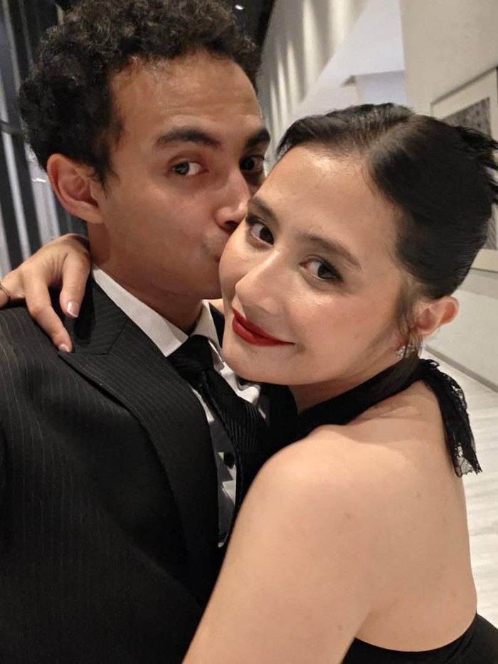 Omara Esteghlal dan Prilly Latuconsina