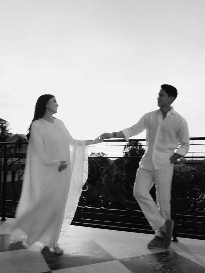 Pangeran Mateen umumkan kehamilan istrinya Anisha Rosnah.