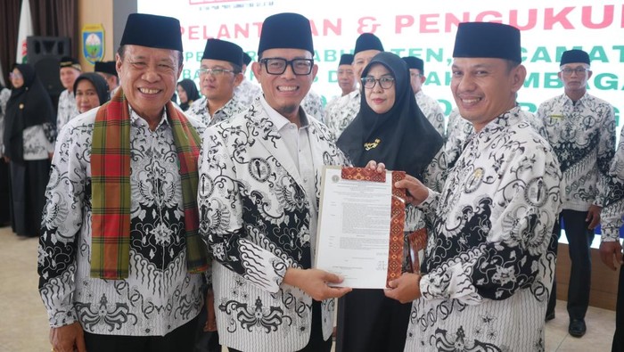 Bupati Ogan Komering Ulu (OKU)  Teddy Meilwansyah, kembali dipercaya memimpin Persatuan Guru Republik Indonesia (PGRI) OKU
