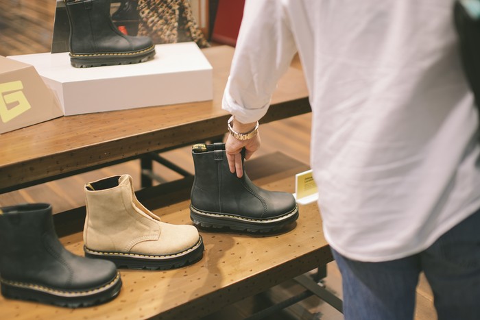 Peluncuran Koleksi Sepatu Dr. Martens Zebzag Terbaru