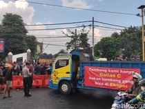 Geruduk Kantor BBWSO, Ratusan Penambang Kali Progo Blokir Jalan Jogja-Solo