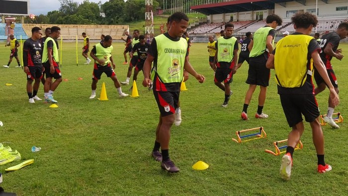 Persipura Jayapura menggelar latihan di Stadion Mandala Jayapura.