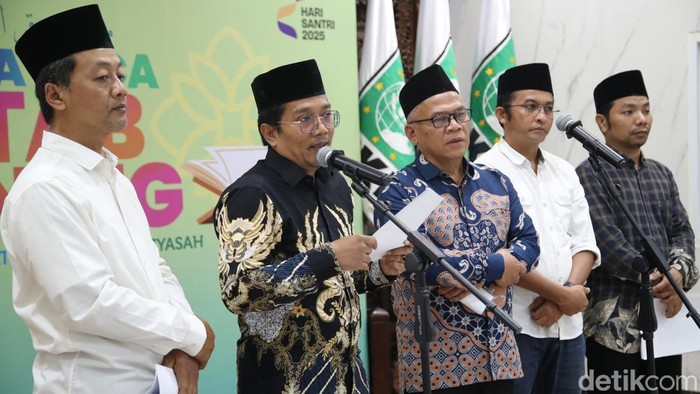 Dalam rangka menyambut Hari Santri Nasional 2025 yang jatuh pada 22 Oktober mendatang, Partai Kebangkitan Bangsa (PKB) akan menggelar Lomba Baca Kitab Kuning sebagai bentuk apresiasi terhadap tradisi keilmuan di lingkungan pesantren.