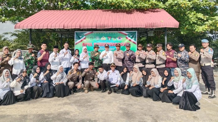Polres Rohil menggelar apel serentak kesiapsiagaan menghadapi bencana banjir.