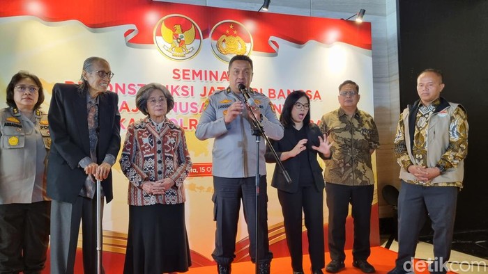 Polri menggelar seminar bertajuk Rekonstruksi Jati Diri Bangsa Merajut Nusantara untuk Mewujudkan Polri Sadar Berkarakter. (Taufiq S/detikcom)