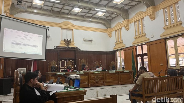 Potret persidangan kasus korupsi peningkatan struktur jalan di PN Medan (Kartika/detikcom