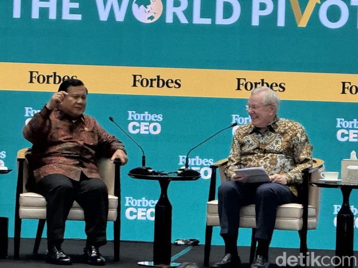 Presiden Prabowo Subianto dan Chairman Majalah Forbes Steve Forbes dalam acara Forbes Global CEO Conference (Eva/detikcom)