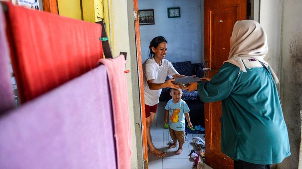 Ratusan Ibu dan Balita di Bandung Terima Makanan Bergizi Gratis