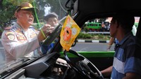 Sebanyak 50 angkot terjaring dalam razia tersebut dan 12 di antaranya diamankan Dishub Kota Bogor karena tidak layak jalan secara teknis dan administrarif. Foto: ANTARA FOTO/Arif Firmansyah