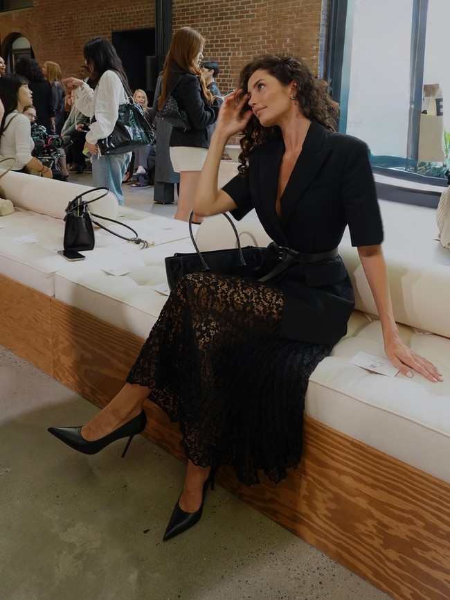 Sejak awal kemunculannya, Rebecca cukup sukses mengukir namanya di industri ini. Ia sering muncul di sampul majalah-majalah ternama seperti Elle, Vogue, dan Harpers Bazaar.Foto: Instagram @iamrebeccad