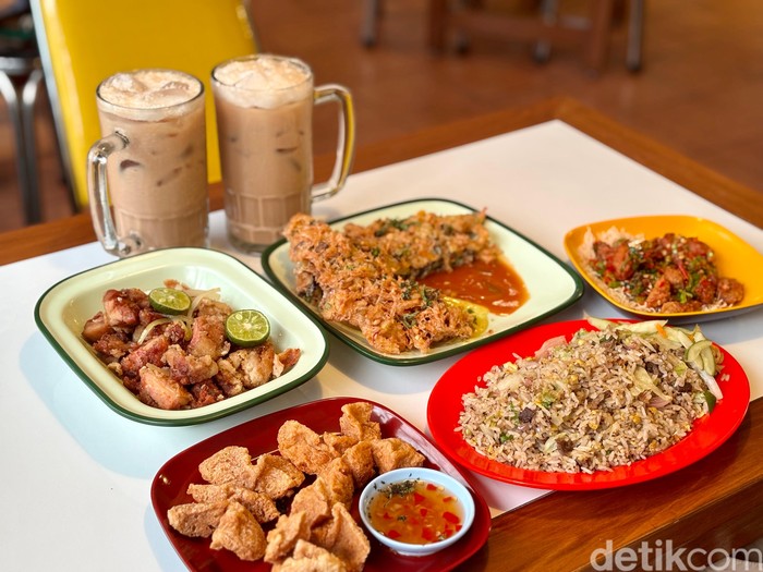 **RM Sinar Gakong: Nikmati Fuyunghai Dua Saus dan Bakso Goreng Enak dari Bandung**