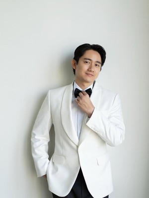 Aura K-Pop Banget! Potret Kenny Austin Suami Amanda Manopo Dikira Artis Korea