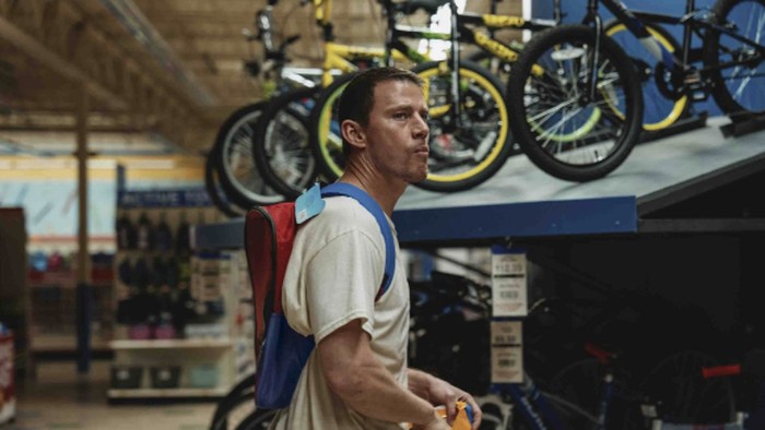 Cuplikan adegan Channing Tatum di Roofman.