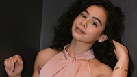 Sahila Hisyam bukan kepedean, tapi memang dampak olahraga senyata itu bisa bikin awet muda. Itu ngaruh banget gitu karena ke kulit beda, kesegarannya beda, badan beda gitu. Dan otomatis gak kelihatan dari luar saja, tapi untuk pola tidur pun juga tidurnya jadi enak kalau dipakai olahraga gitu, ujarnya ditemui di kawasan Ciledug, Jakarta Selatan, kemarin. (Foto: dok Instagram sahilahisyam)