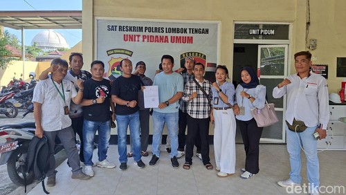 Sejumlah wartawan yang tergabung dalam beberapa organisasi saat mendampingi jurnalis gatrantb.com melaporkan dugaan intimidasi di Polres Lombok Tengah, Rabu (15/10/2025).