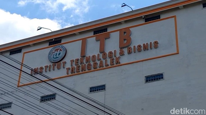 Sekolah Teknologi dan Bisnis (ITB) Trenggalek