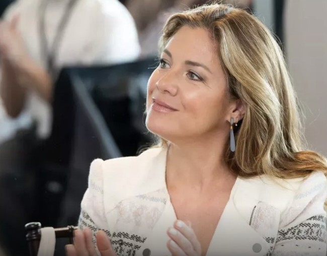 Tak lama dari momen tersebut, Sophie bereaksi lewat unggahan di Instagram dengan pesan bernada galau. Wanita 50 tahun itu menulis pesan penuh makna yang seolah menyinggung mantan suaminya. Sophie menyebut tentang melepaskan dan menerima perubahan. Foto: dok. Instagram @sophiegregoiretrudeau