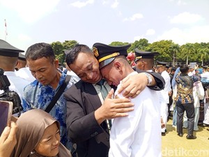 Tangis dan Harapan Hanifa di Gerbang Pendidikan IPDN